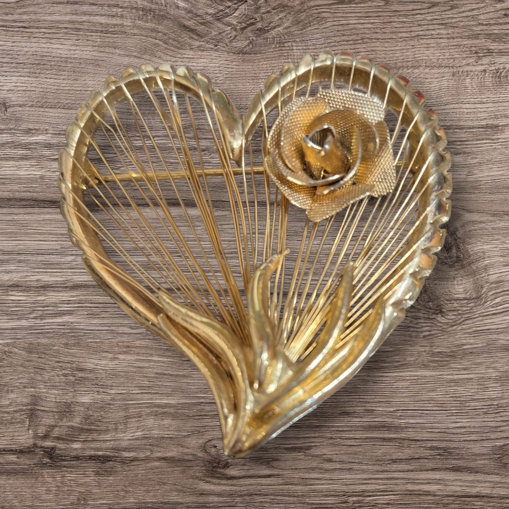 VINTAGE Brooks Gold Heart Brooch with Rose Design